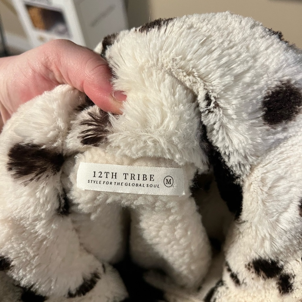 12th Tribe Black and White Teddy Jacket - Picture 4 of 4